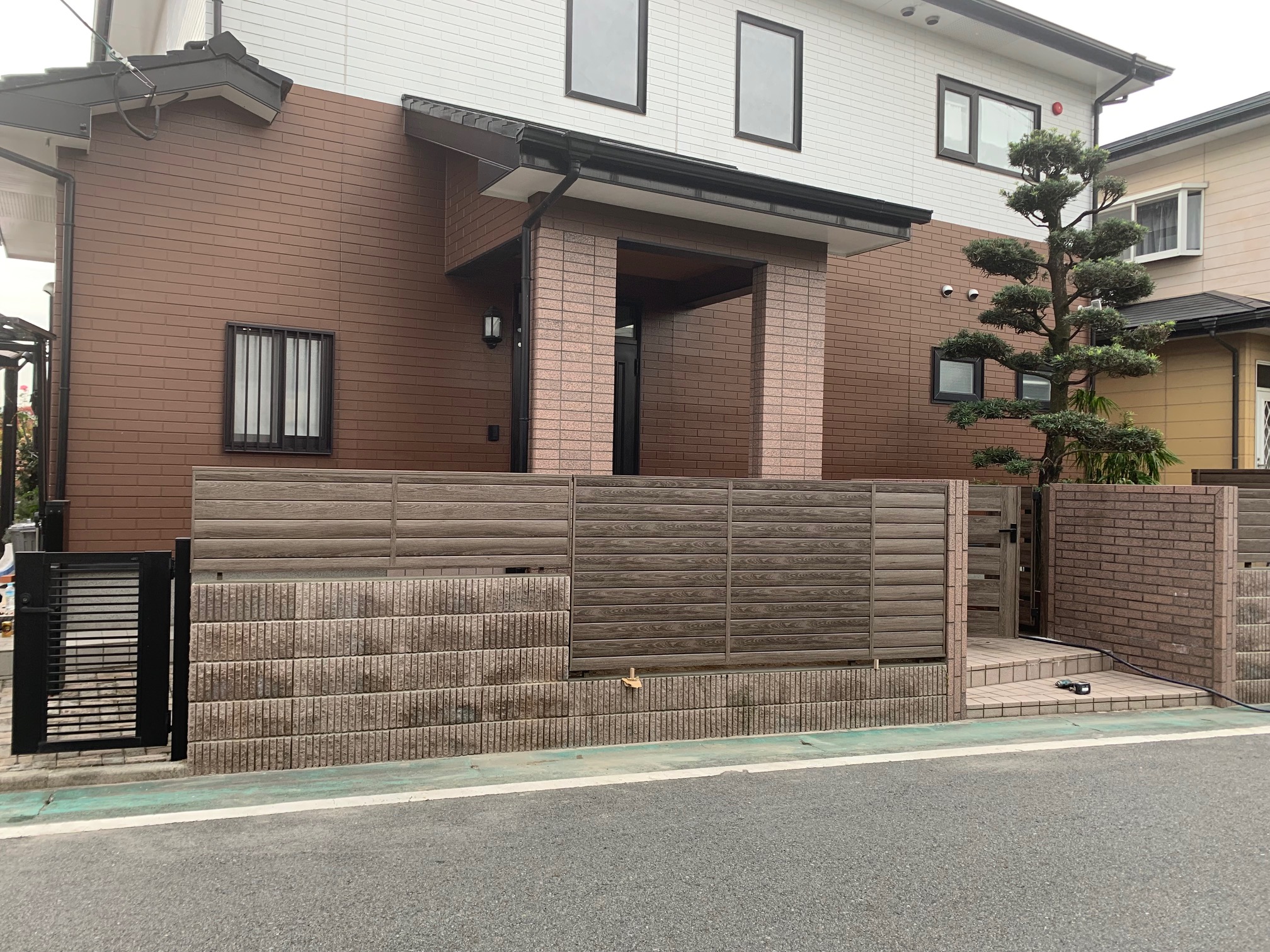 さくらエステート 大牟田店の生垣からフェンスにしてスッキリです。の施工後の写真2